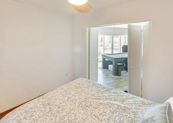 Holiday home 2 Mi To Havasu & Dtwn: W/ Game Room! *