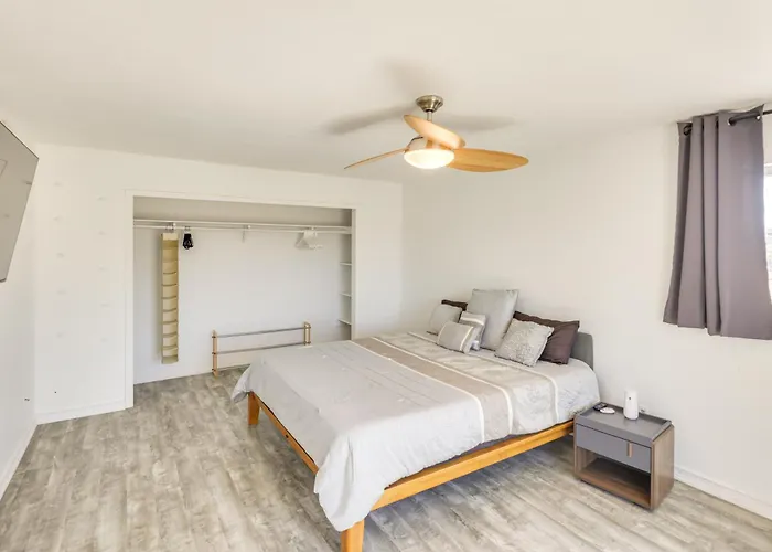 Holiday home 2 Mi To Havasu & Dtwn: W/ Game Room!