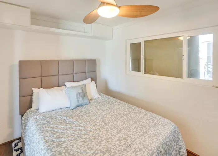 Holiday home 2 Mi To Havasu & Dtwn: W/ Game Room! *
