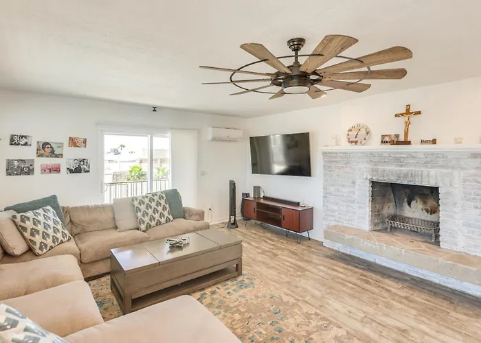2 Mi To Havasu & Dtwn: W/ Game Room! Holiday home